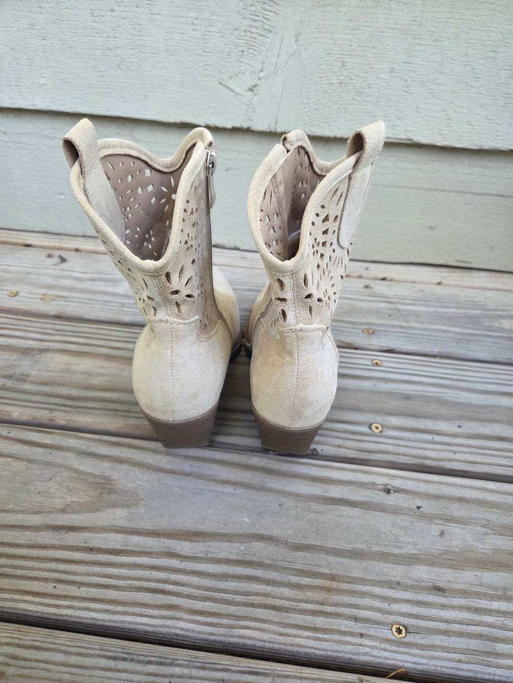 TOP Moda Beige Suede Cutout Western Ankle Booties - Picture 2 of 10